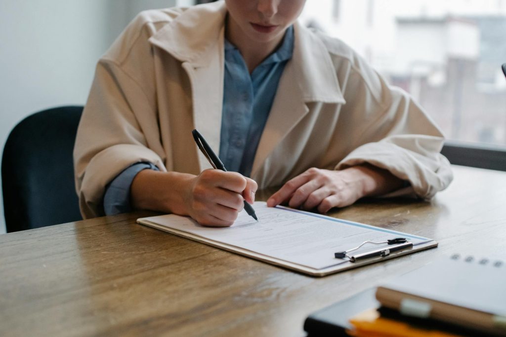 From Application to Offer: Tailoring Your Approach for Major Employers including ExxonMobil and Johnson & Johnson - Como solicitar vagas de emprego