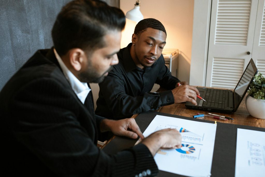 Mastering the Art of Job Requests: Insights from Top Corporations like Tesla and JPMorgan Chase - Como solicitar vagas de emprego