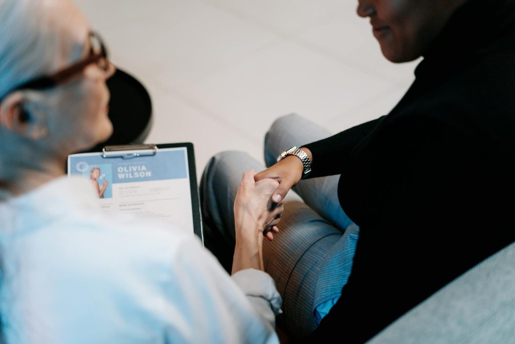 Unlocking Opportunities: How to Approach Job Applications in Global Leaders like Amazon and Alphabet - Como solicitar vagas de emprego