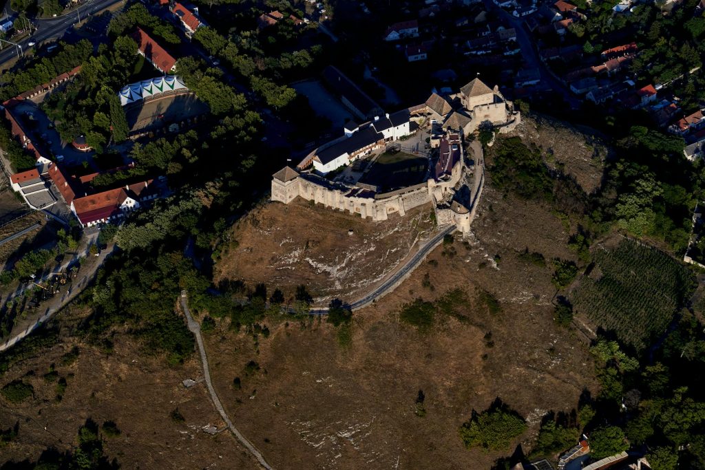 Navigating the Landscape of Credit Cards in Hungary: Insights from OTP, K&H, and More - Melhores cartões de credito na hungria