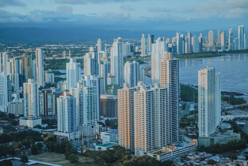 The Rise of Employment Opportunities in Panama: A Closer Look at Key Players like Nestlé and DHL Panama - Melhores oportunidades de emprego no Panamá