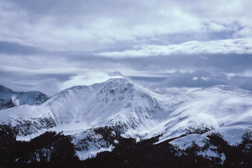 Exploring the Landscape of Employment: High-Demand Sectors in Saudi Arabia - Melhores oportunidades de emprego na Arábia Saudita