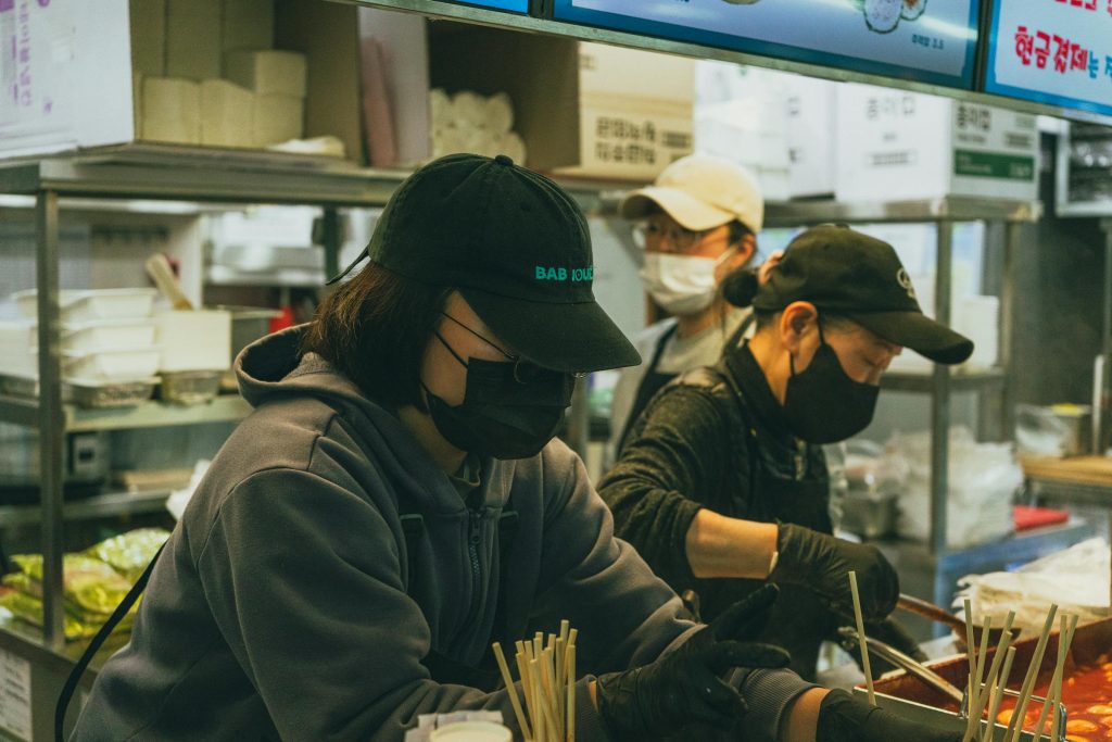 Navigating the Job Market in Serbia: Opportunities with Leading Companies like Telekom Srbija and NIS - Melhores oportunidades de emprego na Servia